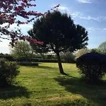 Alojamento de Acomodação e Pequeno-almoço Le Clos Saint Jean 3*