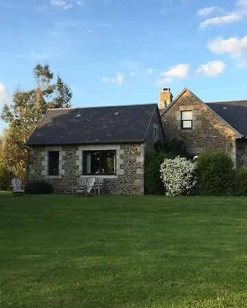 לינה וארוחת בוקר Le Clos Saint Jean 3*