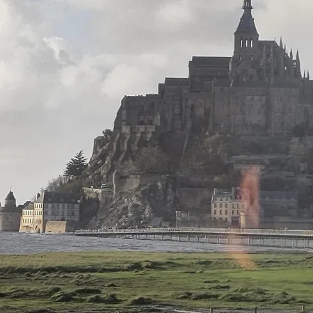 Le Clos Saint Jean לינה וארוחת בוקר 3*