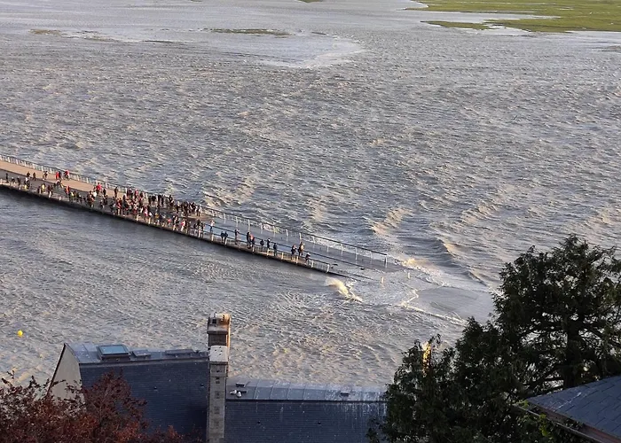 Le Clos Saint Jean Couette-café 3*